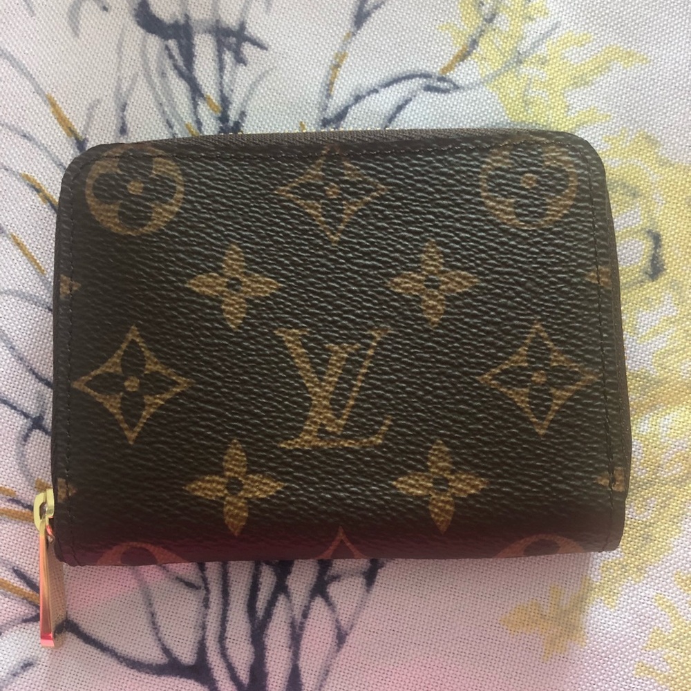 Louis Vuitton zippy wallet